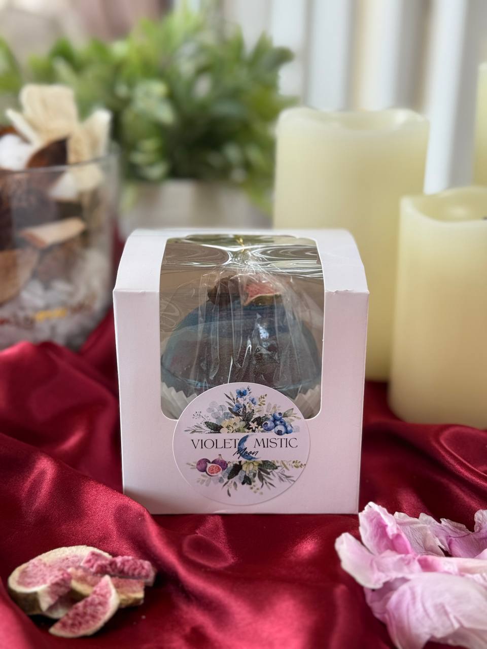 Violet Mystic Moon Tea Bomb ā Ball Shaped White Tea Infusion with Blueberry & Fig