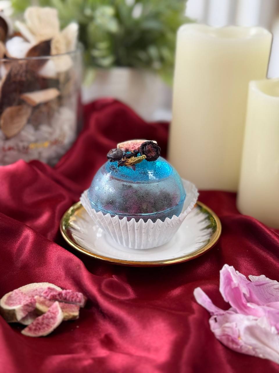 Violet Mystic Moon Tea Bomb ā Ball Shaped White Tea Infusion with Blueberry & Fig