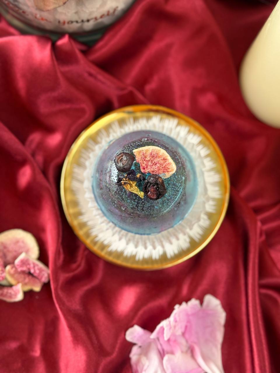 Violet Mystic Moon Tea Bomb ā Ball Shaped White Tea Infusion with Blueberry & Fig