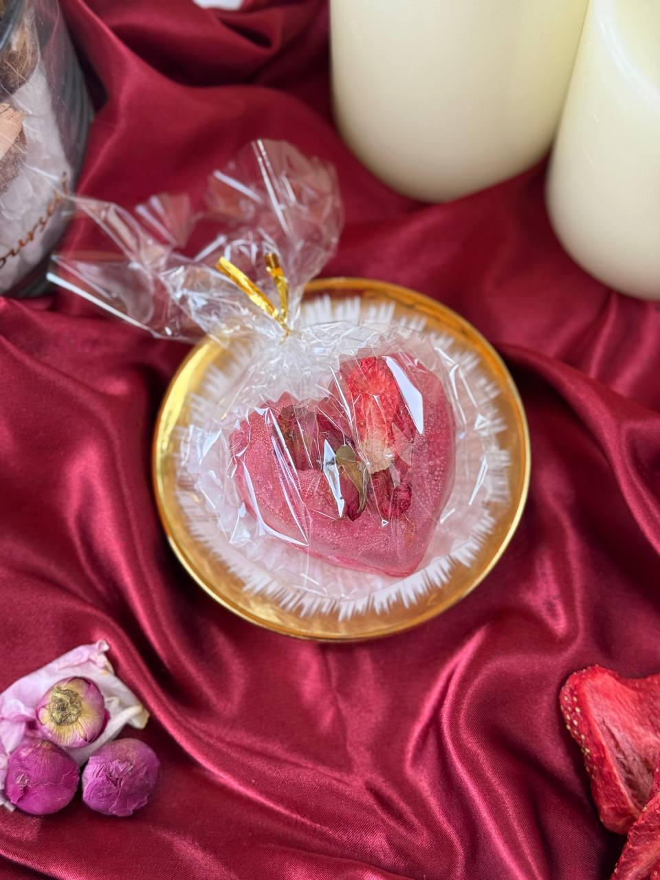 Scarlet Berry Kiss Tea Bomb – Heart Shaped Hibiscus & Berry Infusion