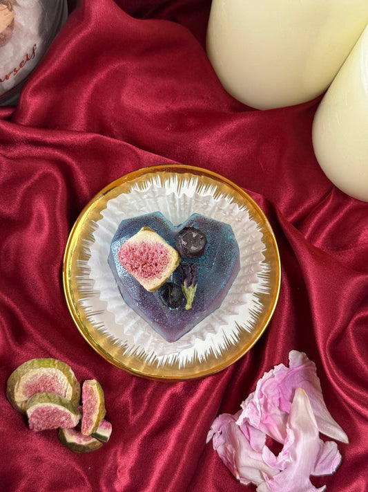 Violet Mystic Moon Tea Bomb – Heart Shaped White Peony Tea with Blueberry & Fig
