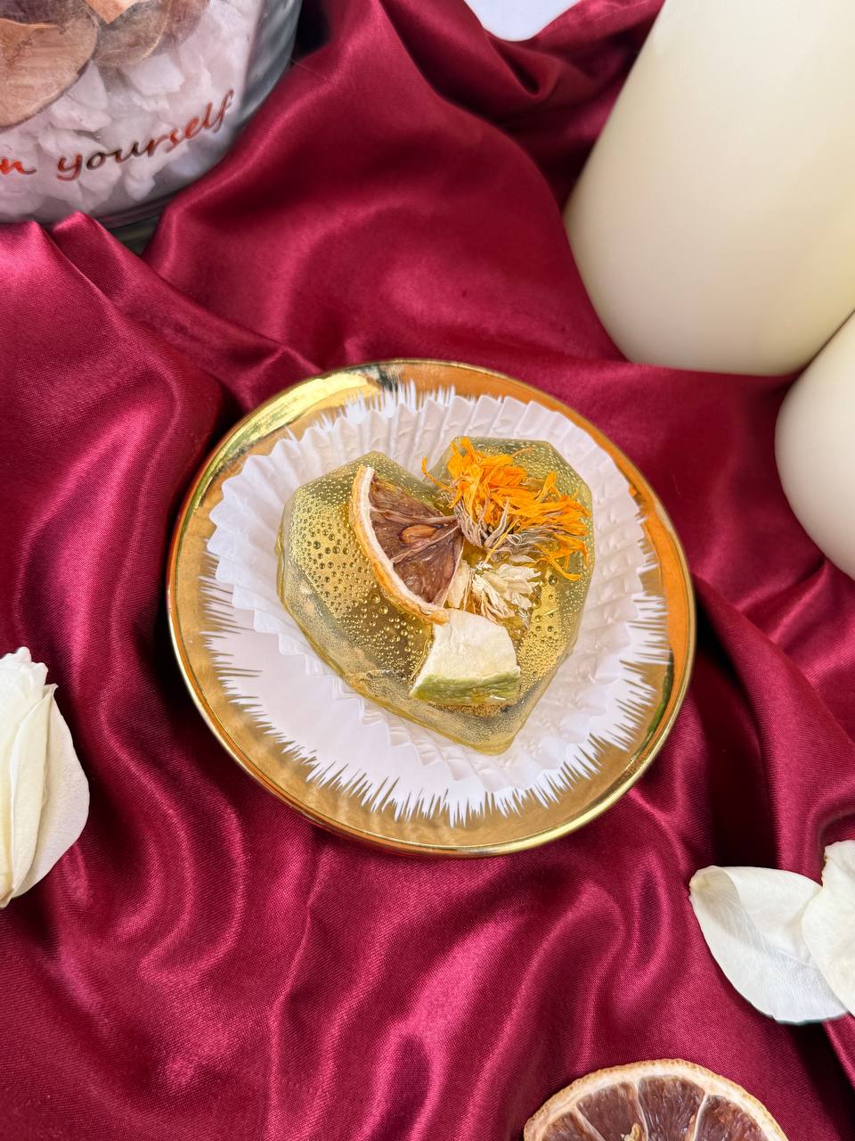 Golden Jasmine Sunset Tea Bomb – Heart Shaped Herbal Fusion with Jasmine & Lemon